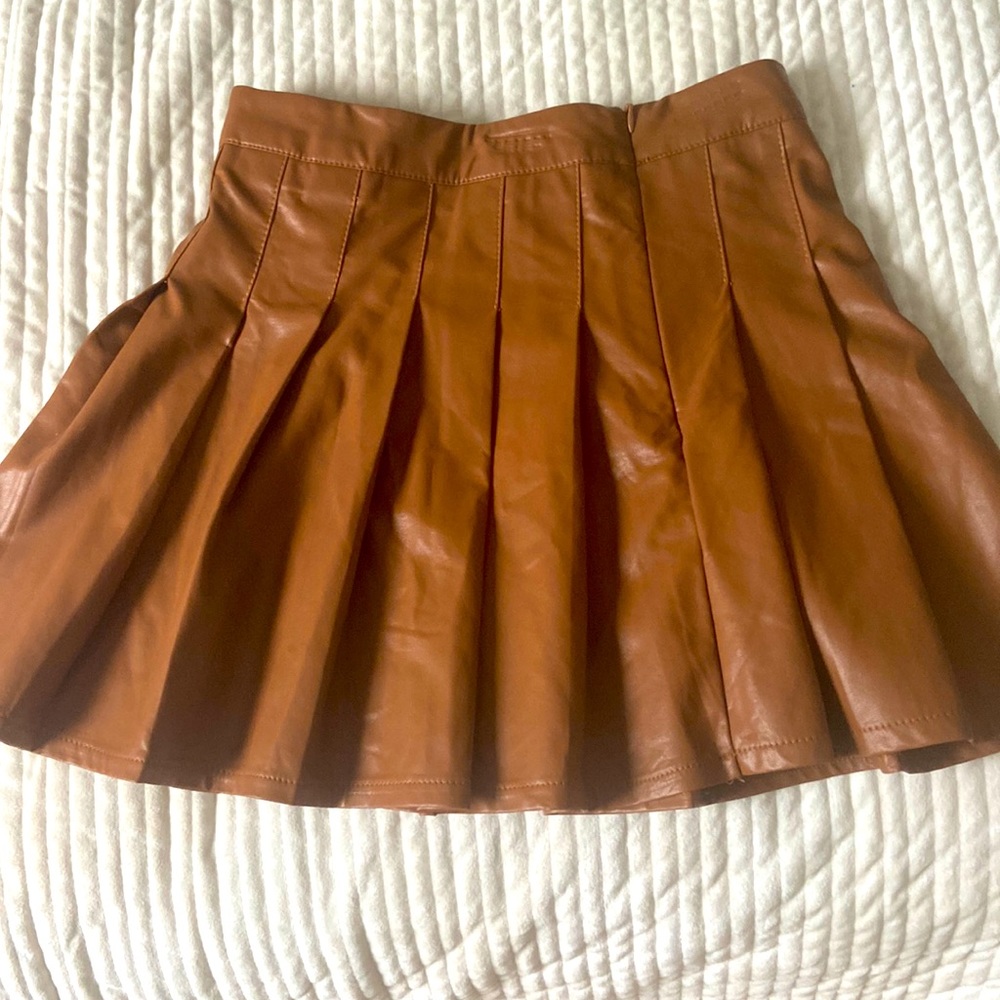♥️🌟CLOSET CLEANOUT🌟♥️ and knew worn once. Brown leather skirt from Mabel